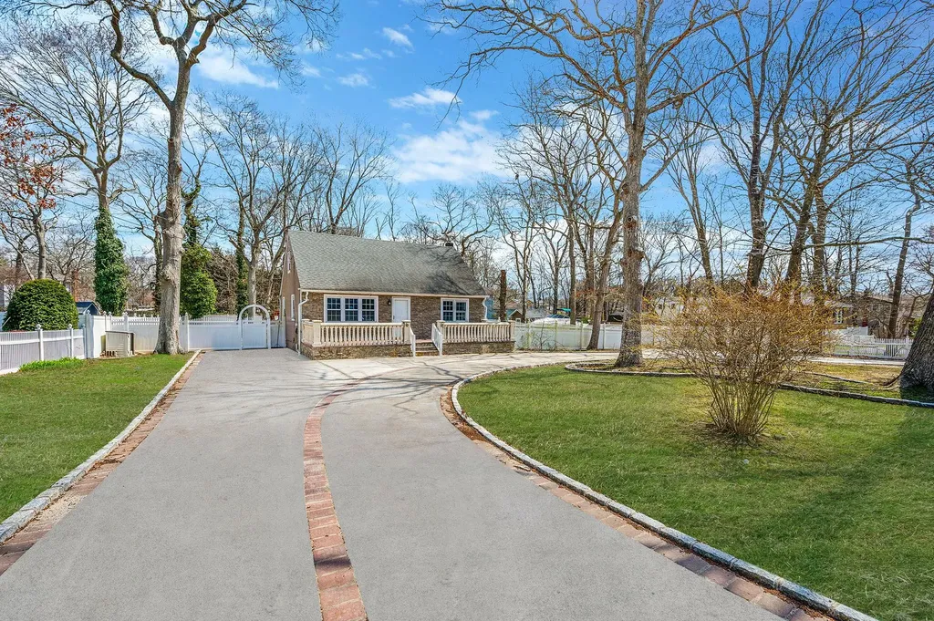 23 Ridge Road Shirley NY 11967