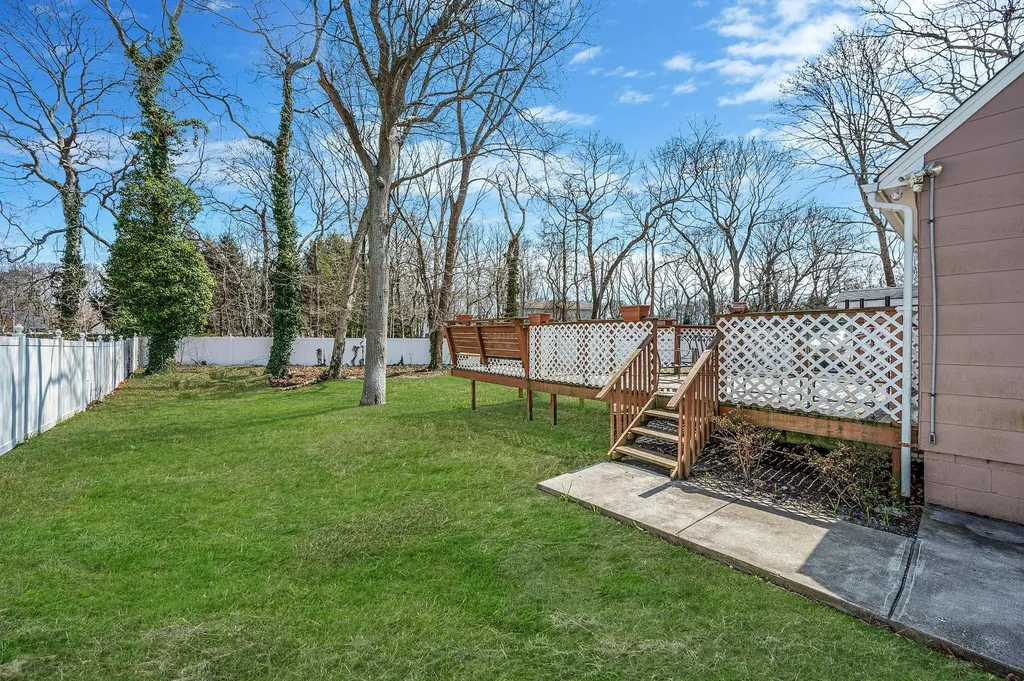 23 Ridge Road Shirley NY 11967