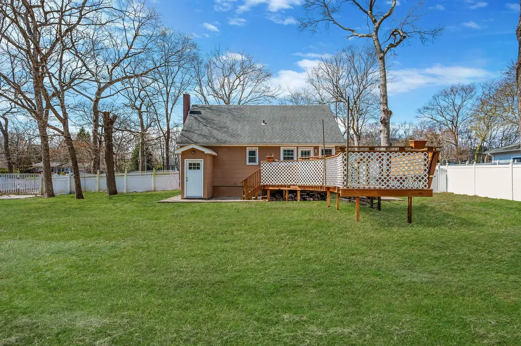 23 Ridge Road Shirley NY 11967