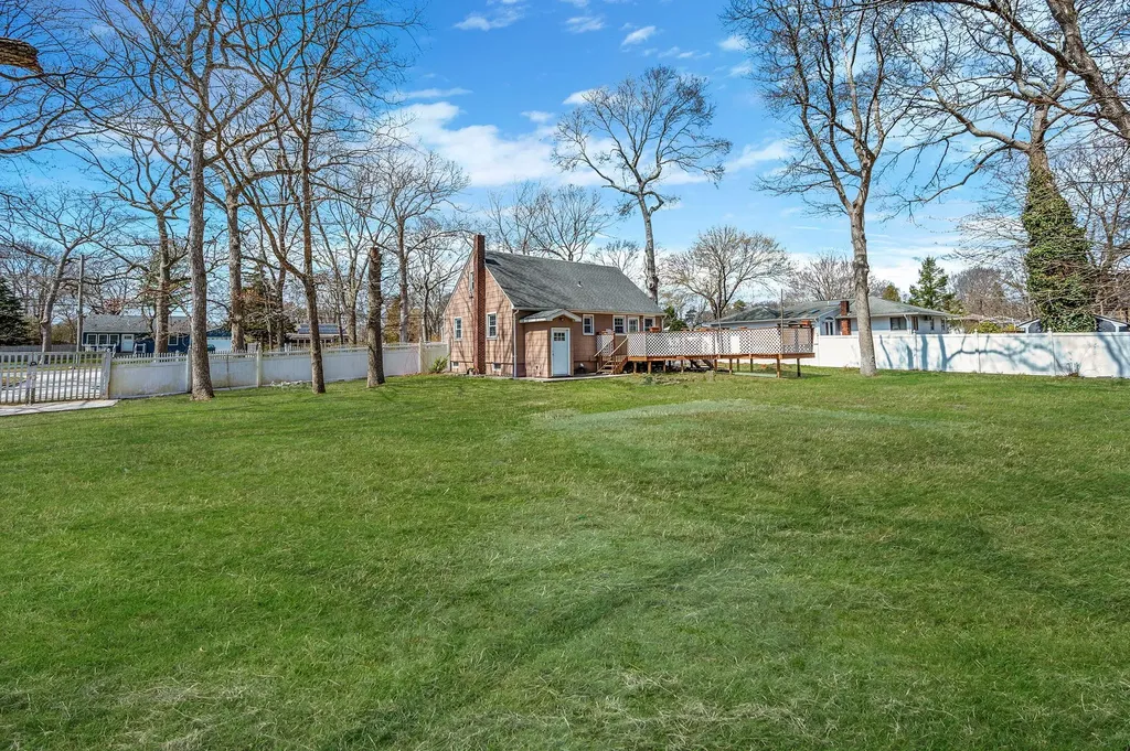23 Ridge Road Shirley NY 11967