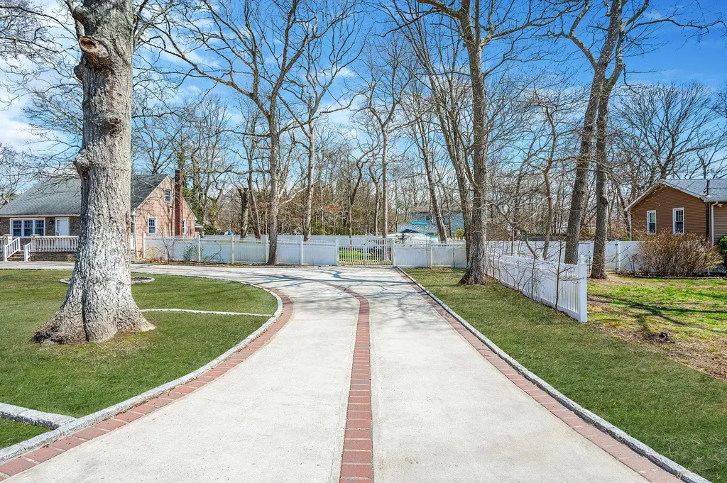 23 Ridge Road Shirley NY 11967