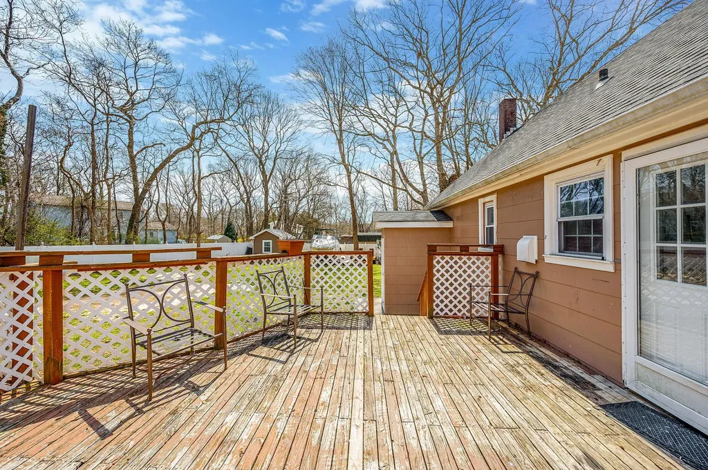 23 Ridge Road Shirley NY 11967