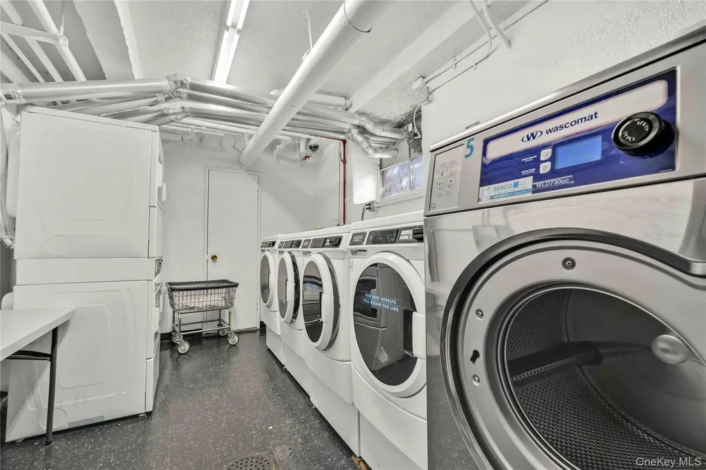 10 E 43rd Street Brooklyn NY 11203