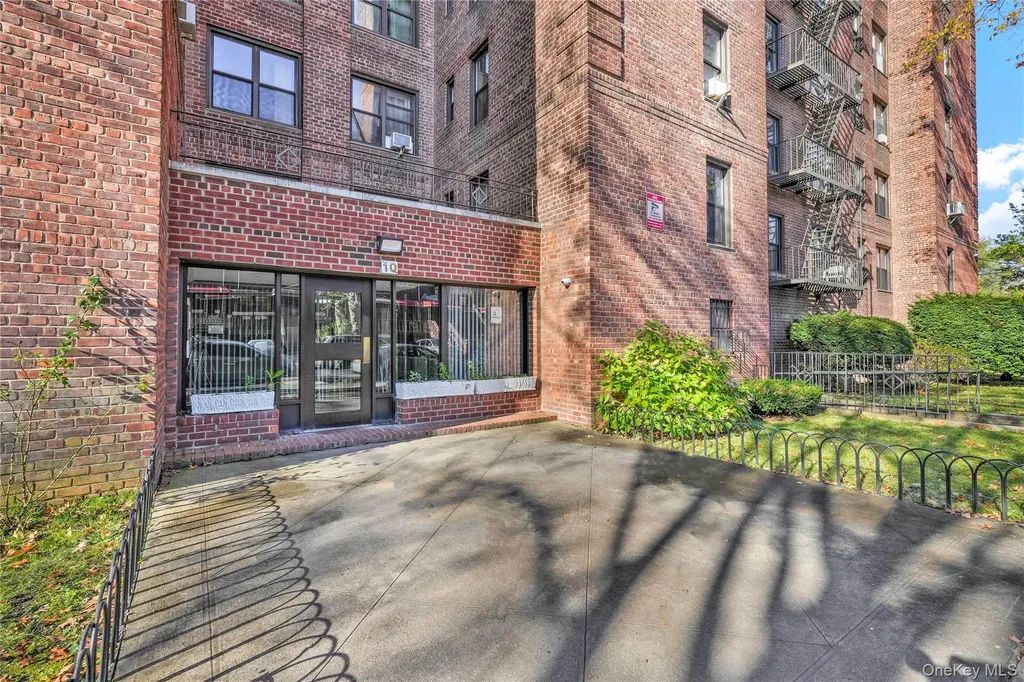 10 E 43rd Street Brooklyn NY 11203