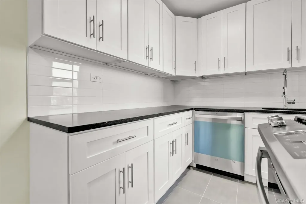 10 E 43rd Street Brooklyn NY 11203