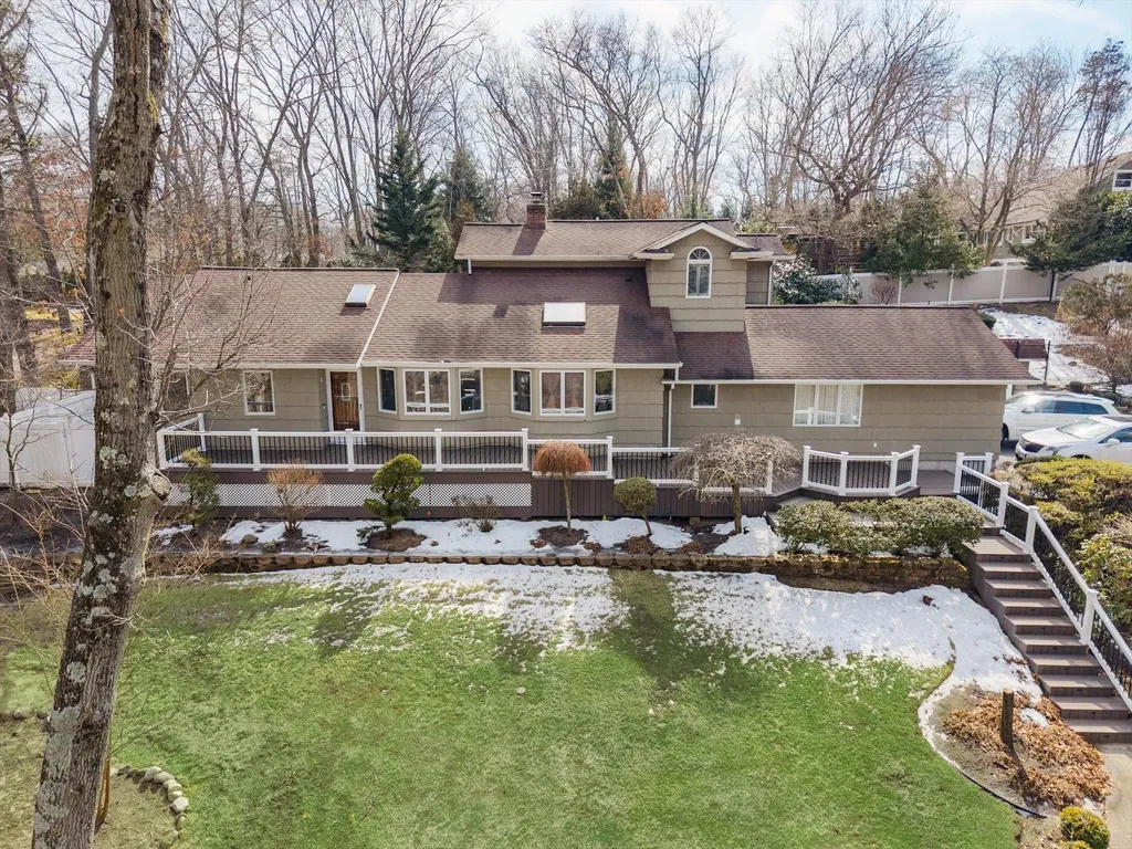 94 Lone Oak Path Smithtown NY 11787