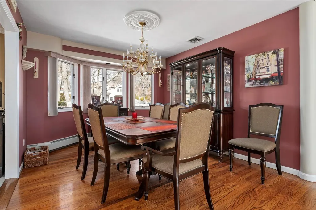 94 Lone Oak Path Smithtown NY 11787