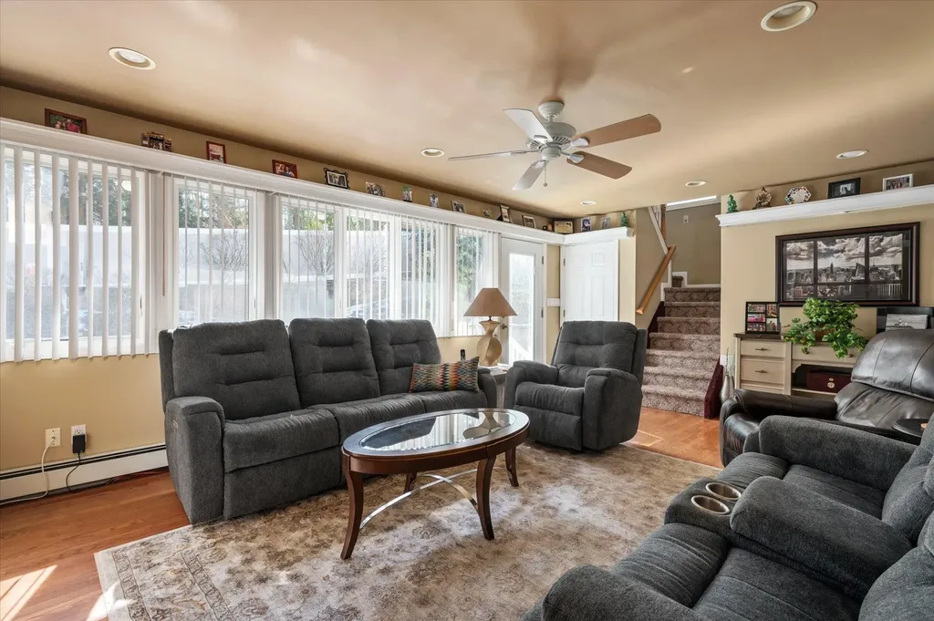 94 Lone Oak Path Smithtown NY 11787