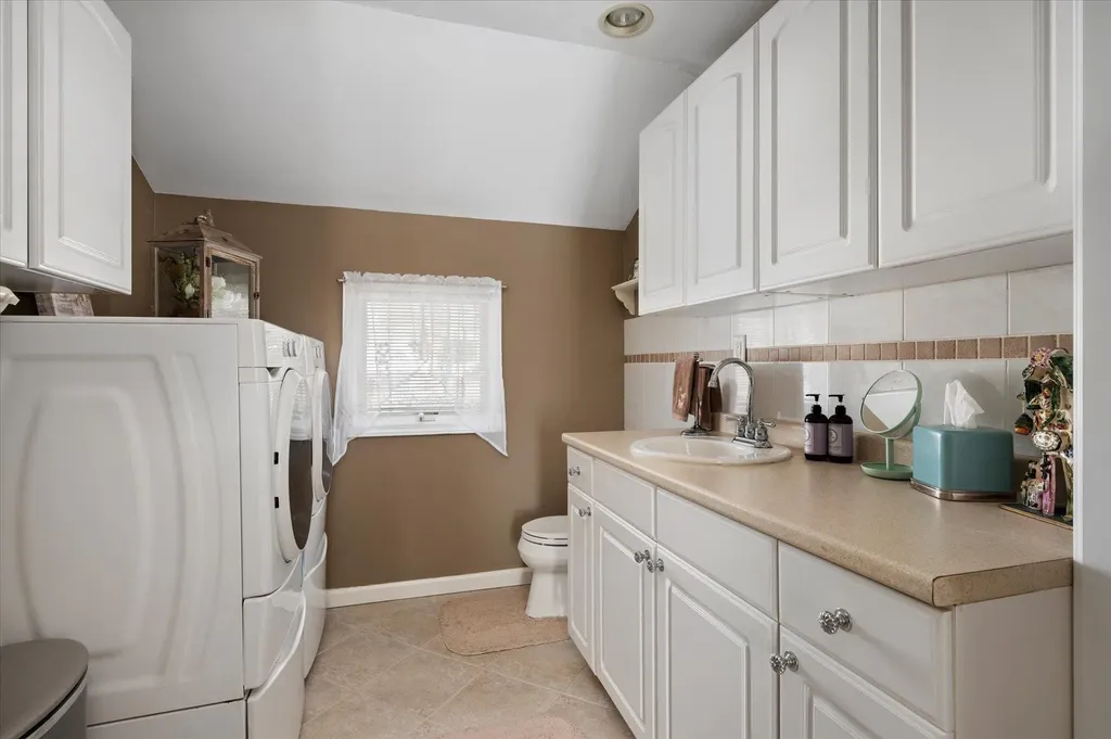 94 Lone Oak Path Smithtown NY 11787