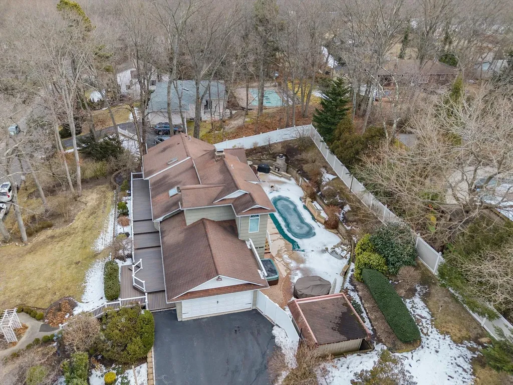94 Lone Oak Path Smithtown NY 11787