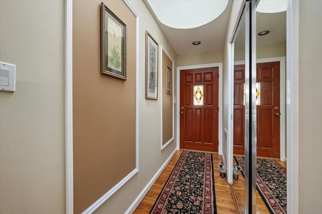 94 Lone Oak Path Smithtown NY 11787