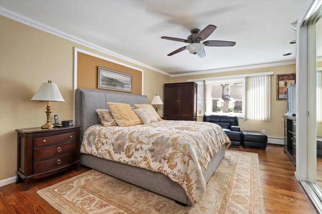 94 Lone Oak Path Smithtown NY 11787