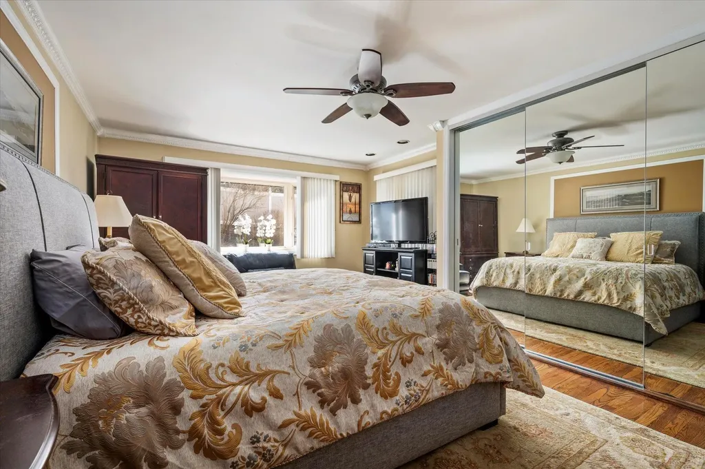 94 Lone Oak Path Smithtown NY 11787