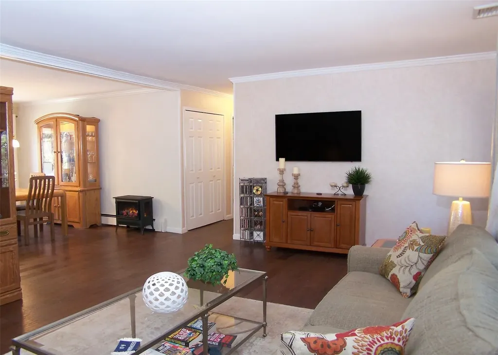 43 Wedgewood Drive Coram NY 11727