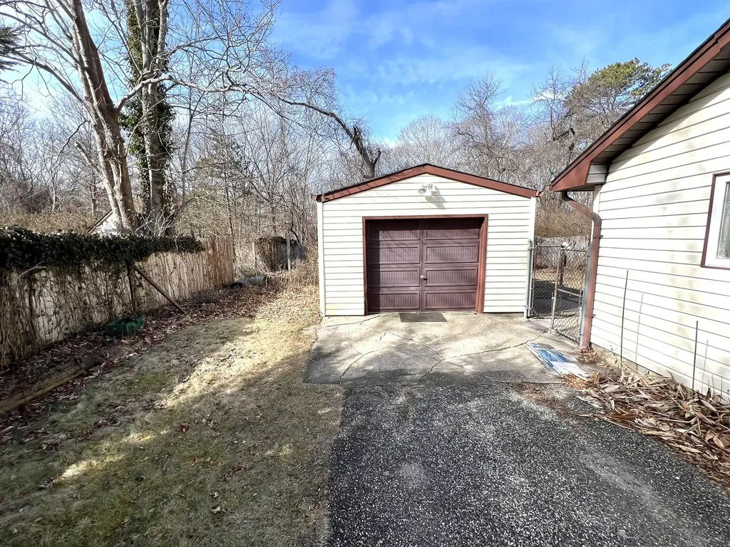72 Wards Lane Bellport NY 11713