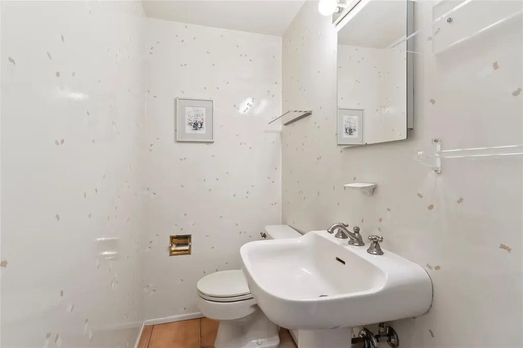 256 Forest Drive Jericho NY 11753