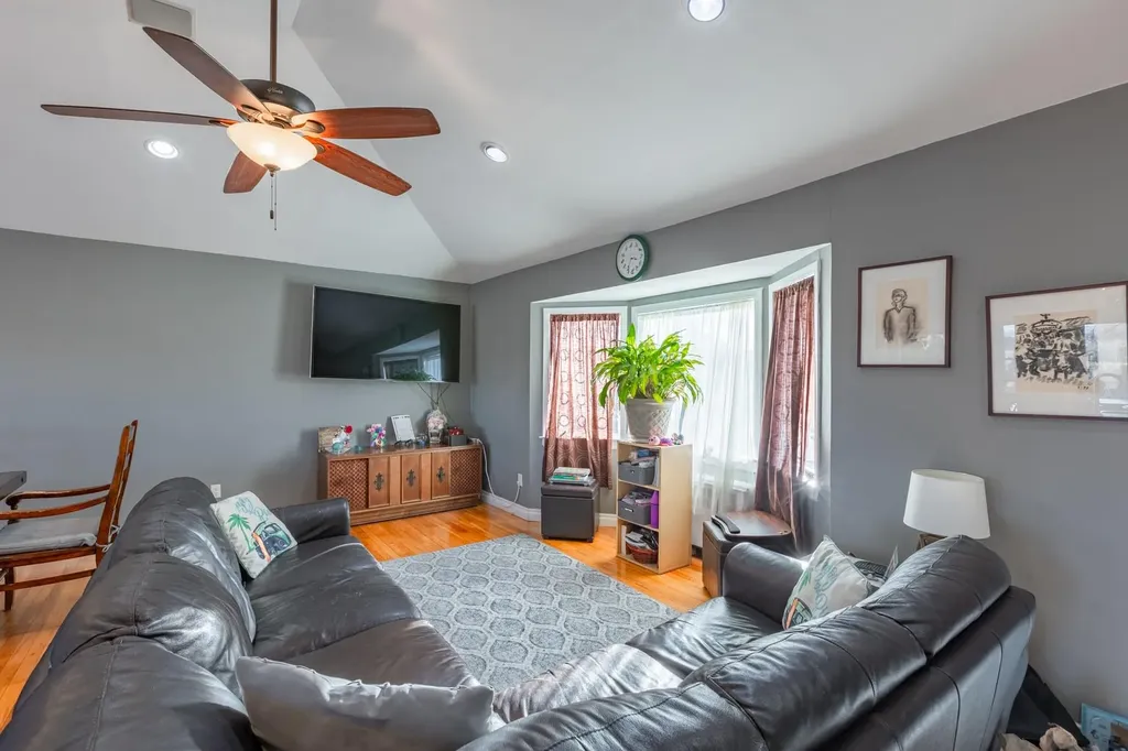 847 Aberdeen Road Bay Shore NY 11706