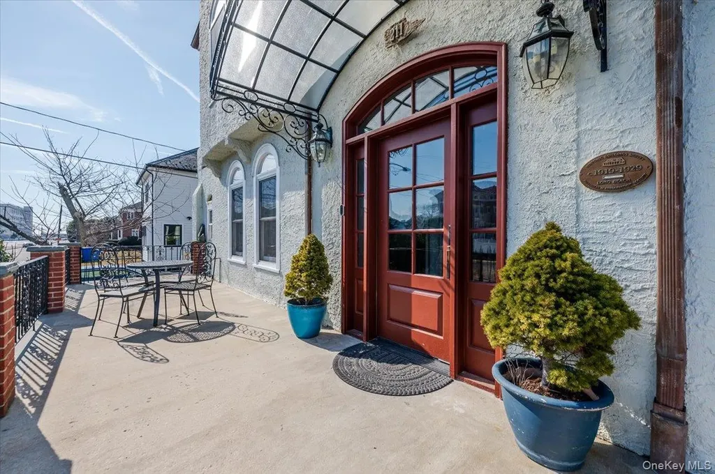 211 Laurelton Boulevard Long Beach NY 11561
