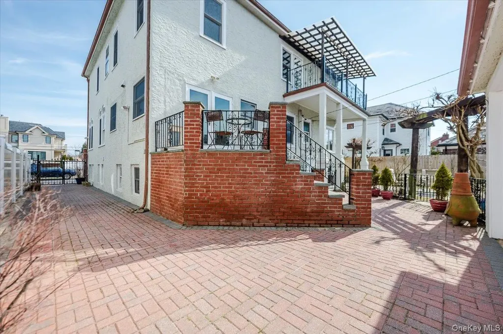 211 Laurelton Boulevard Long Beach NY 11561