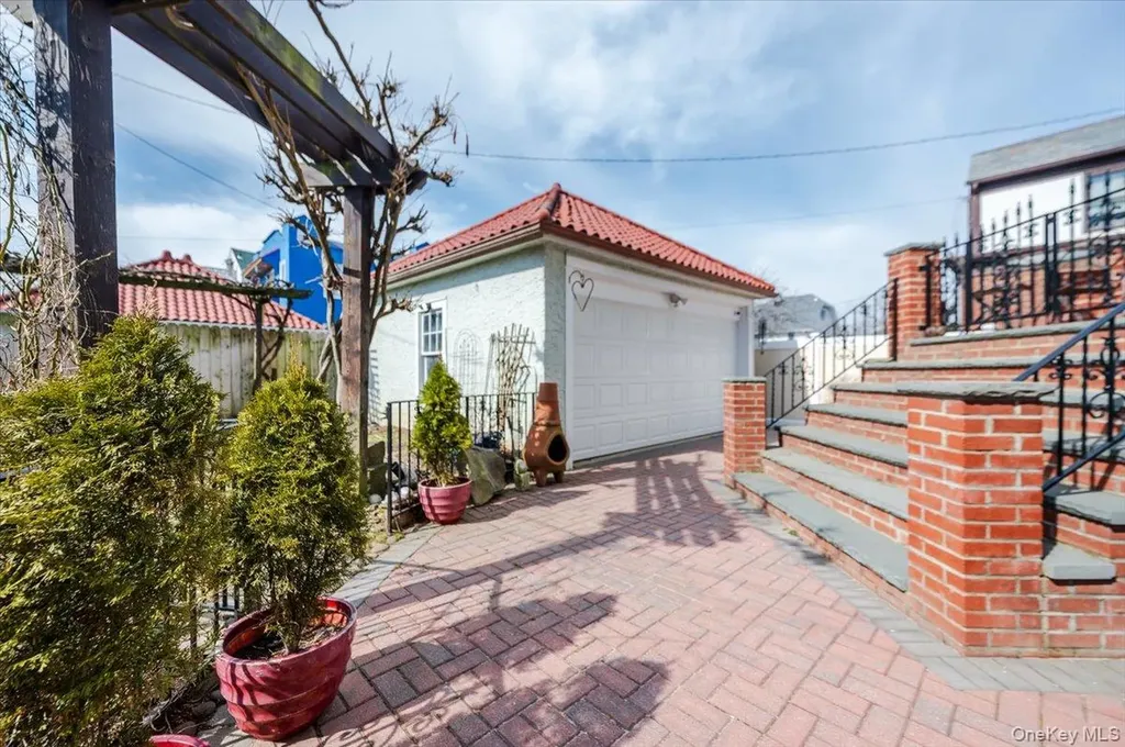 211 Laurelton Boulevard Long Beach NY 11561