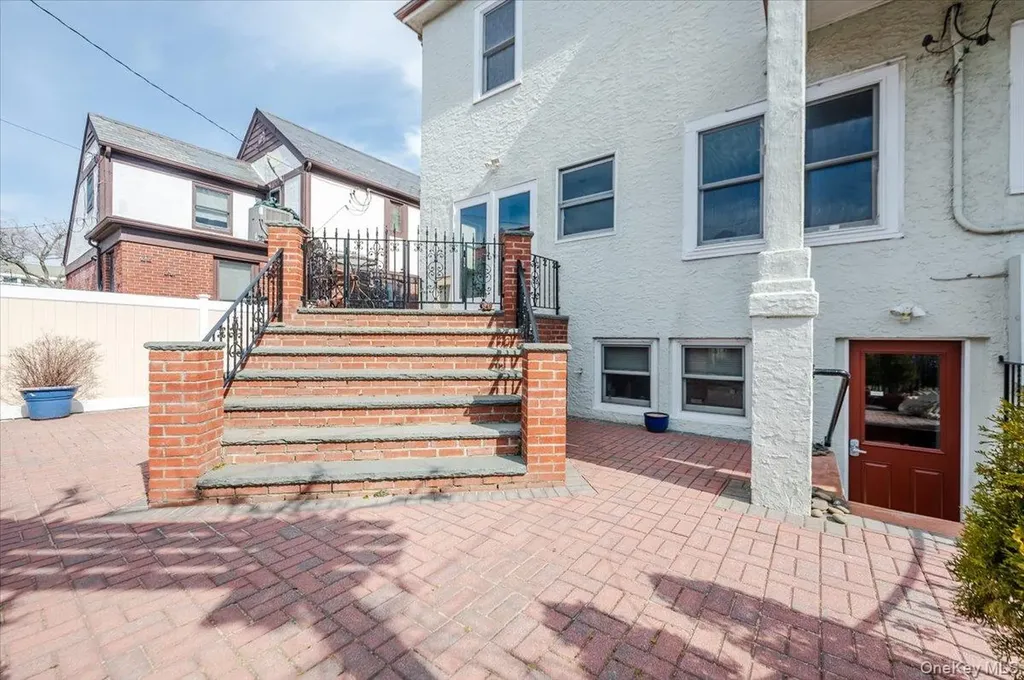211 Laurelton Boulevard Long Beach NY 11561