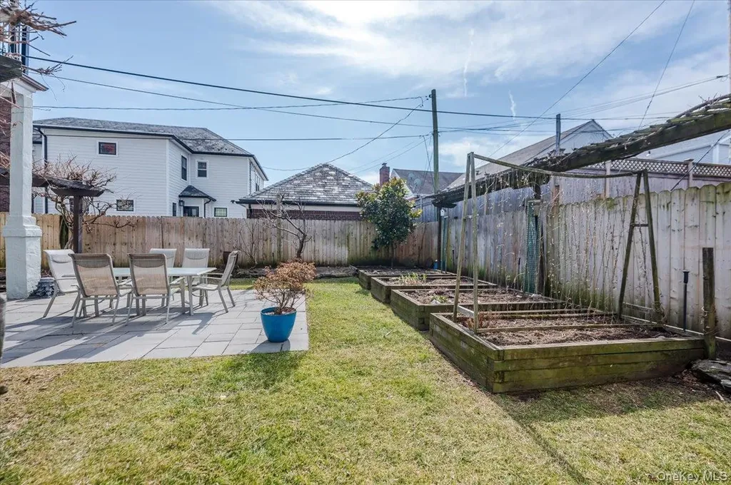 211 Laurelton Boulevard Long Beach NY 11561