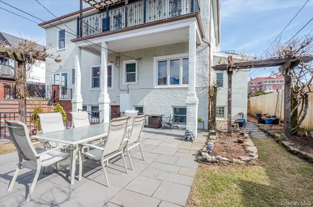 211 Laurelton Boulevard Long Beach NY 11561