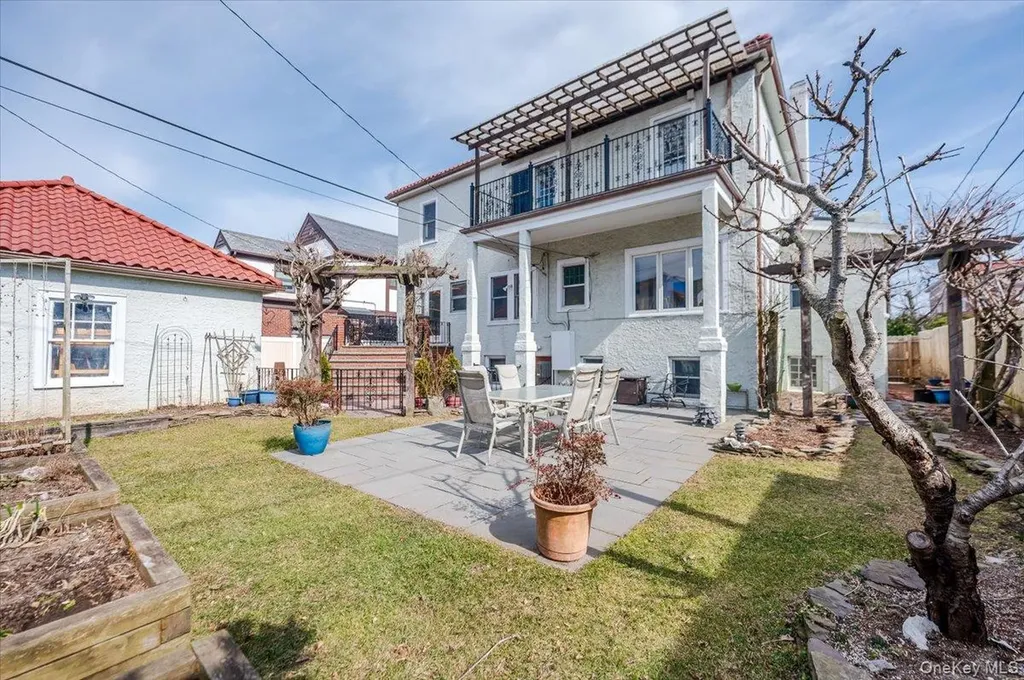 211 Laurelton Boulevard Long Beach NY 11561