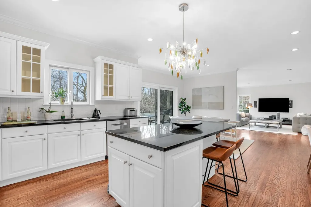 4 Morris Court Rye NY 10580