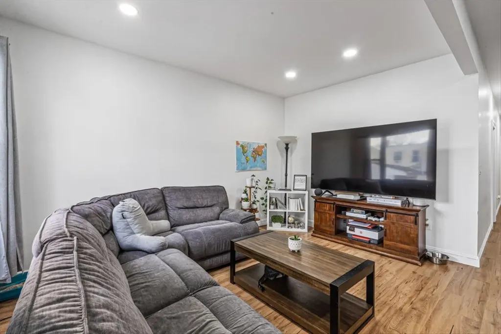 8060 88th Road Woodhaven NY 11421