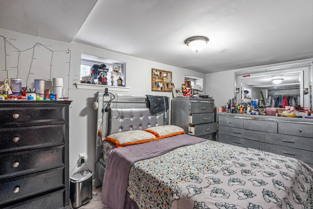 8060 88th Road Woodhaven NY 11421