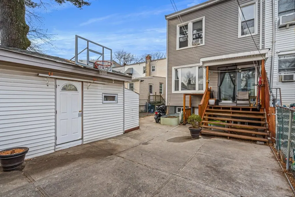 8060 88th Road Woodhaven NY 11421