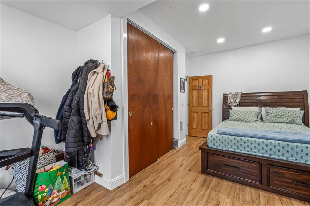 8060 88th Road Woodhaven NY 11421
