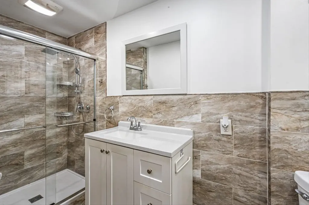 8060 88th Road Woodhaven NY 11421