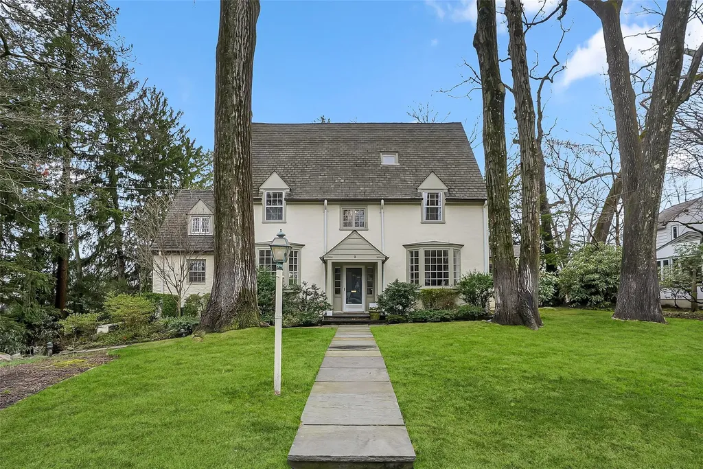 2 Woodlawn Avenue New Rochelle NY 10804