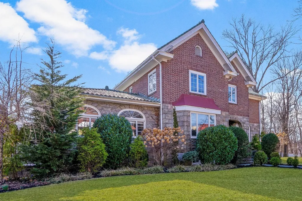 43 Cherry Avenue New Rochelle NY 10801