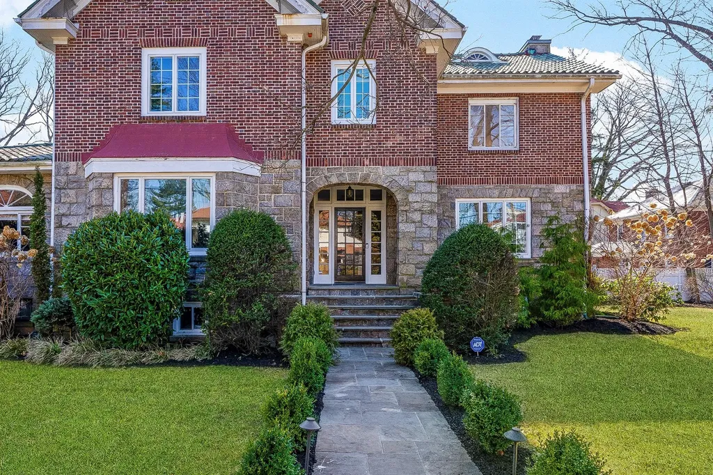 43 Cherry Avenue New Rochelle NY 10801
