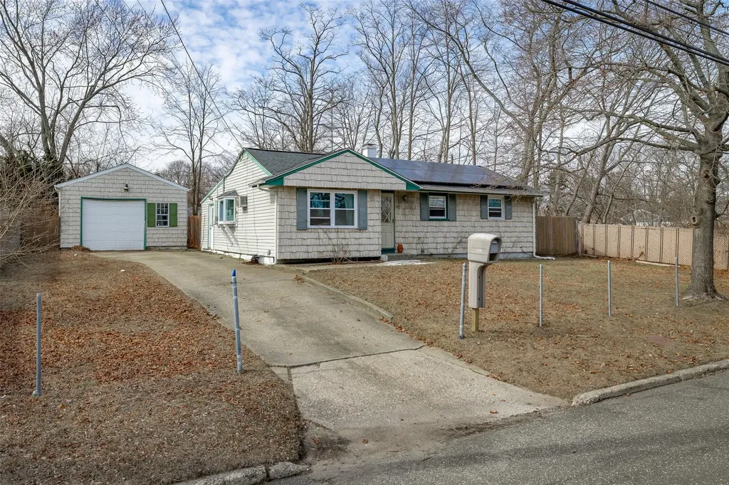 2816 Falcon Avenue Brookhaven NY 11763