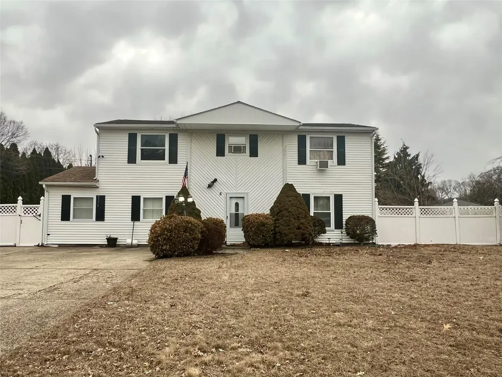 5 Marlin Road Centereach NY 11720