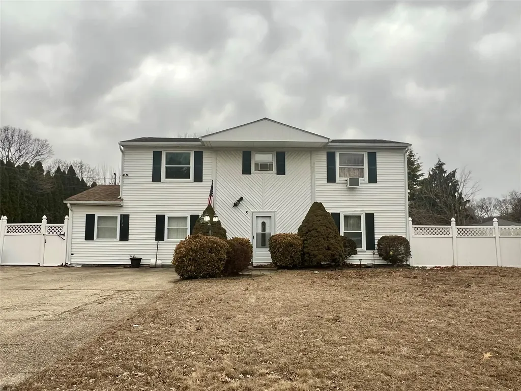 5 Marlin Road Centereach NY 11720