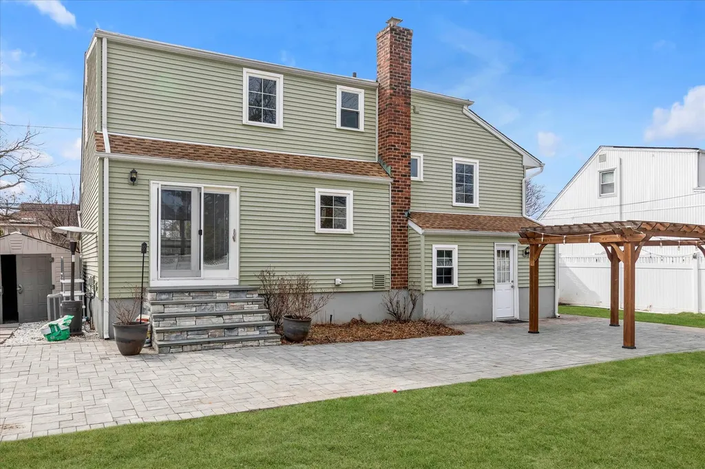 3427 5th Street Oceanside NY 11572