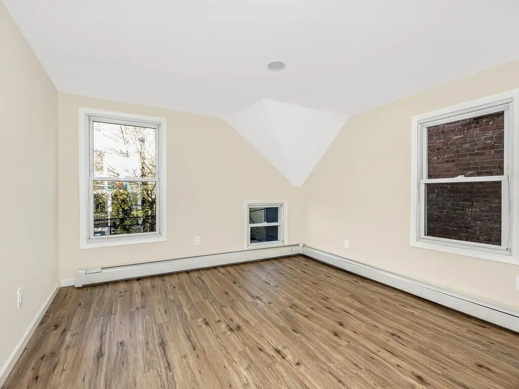 154 Summit Place Bronx NY 10463