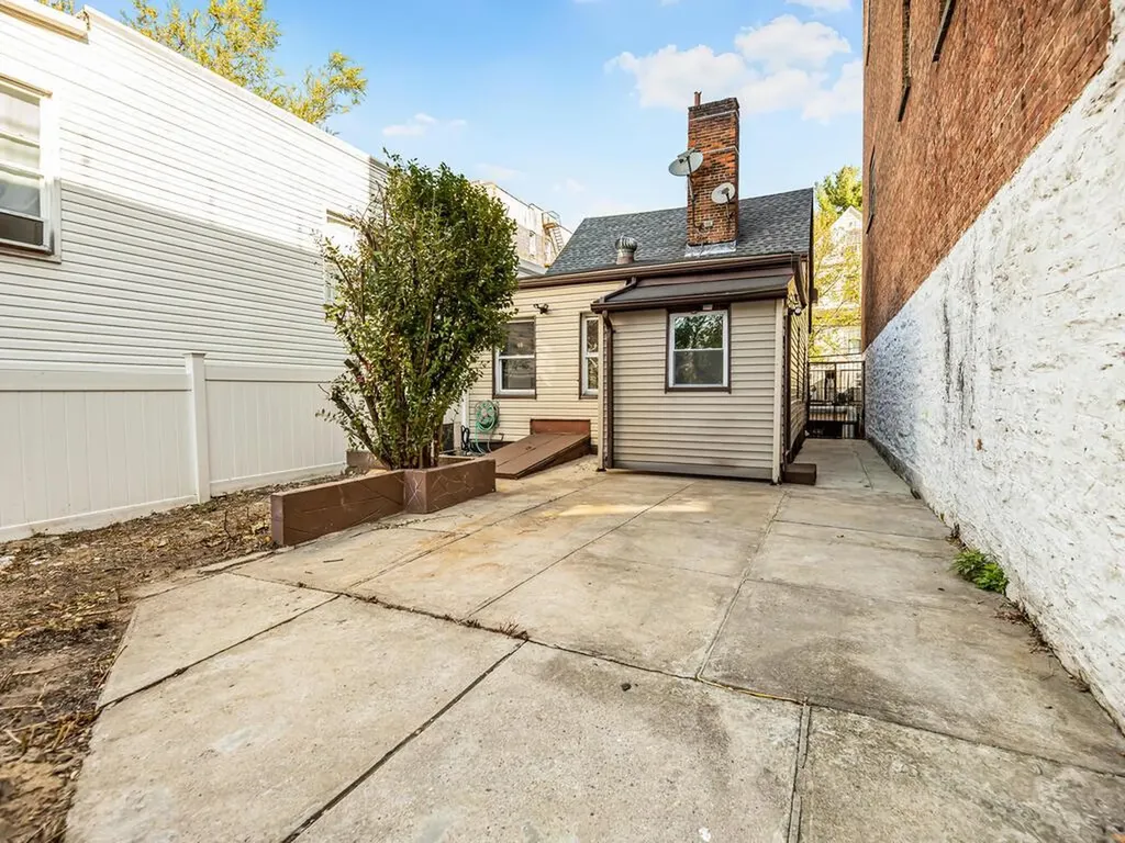 154 Summit Place Bronx NY 10463