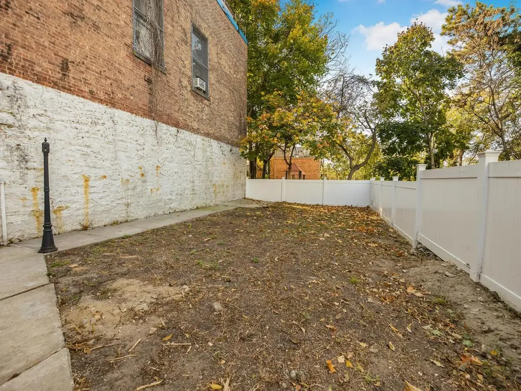 154 Summit Place Bronx NY 10463