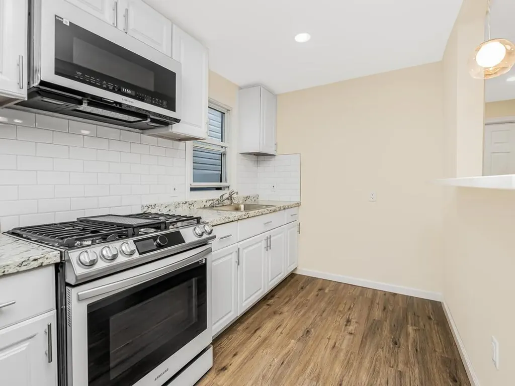 154 Summit Place Bronx NY 10463