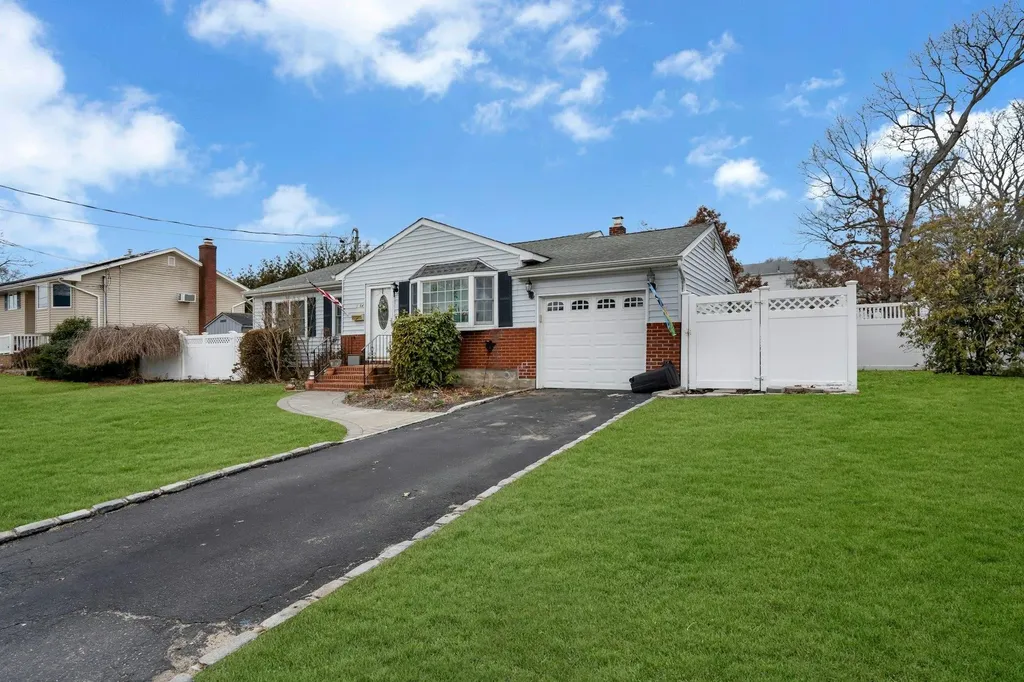 92 S Evergreen Drive Selden NY 11784