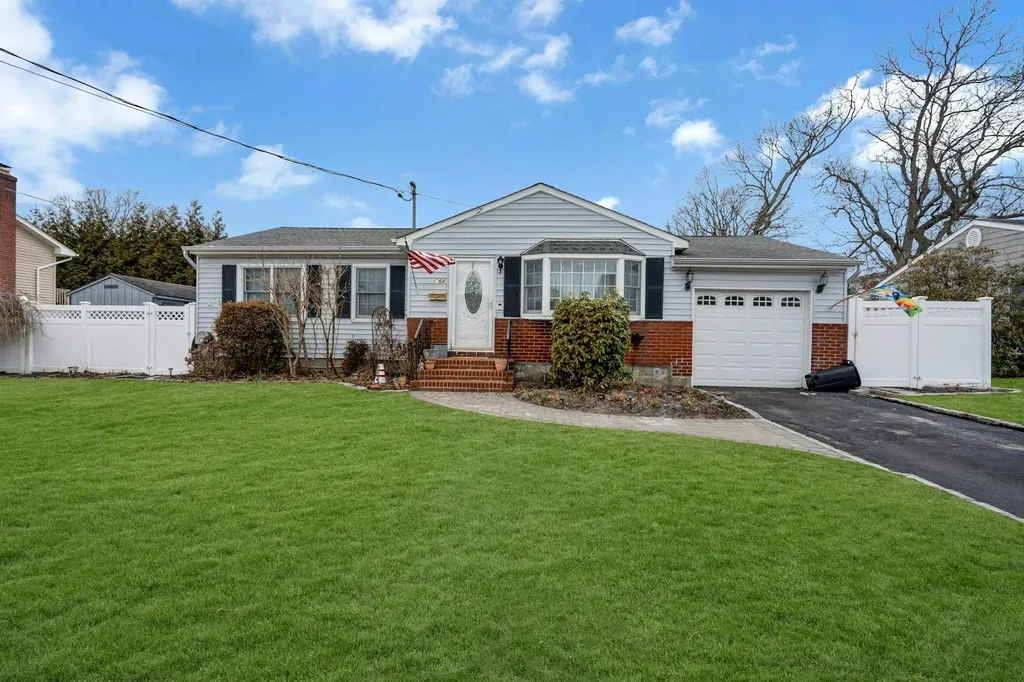 92 S Evergreen Drive Selden NY 11784