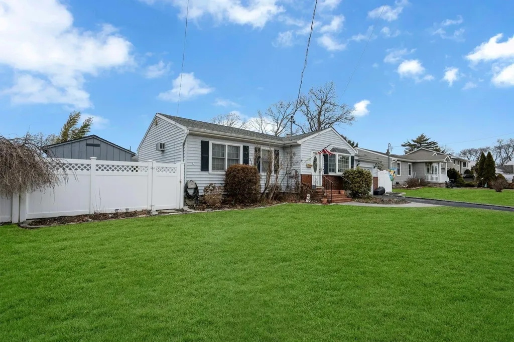 92 S Evergreen Drive Selden NY 11784