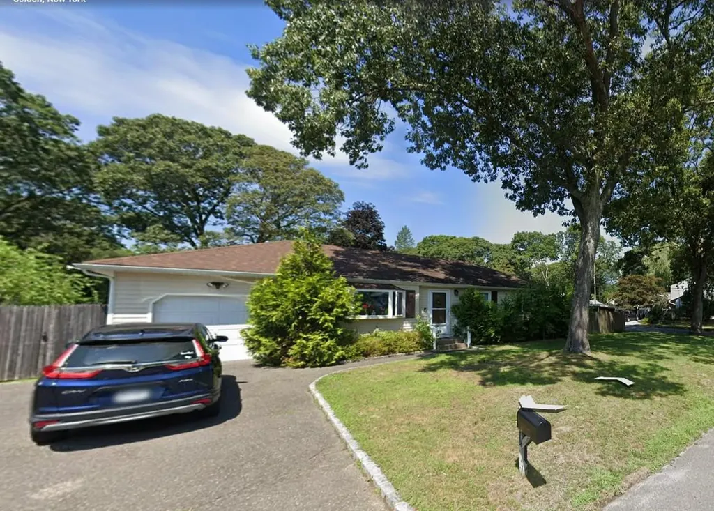 92 S Evergreen Drive Selden NY 11784