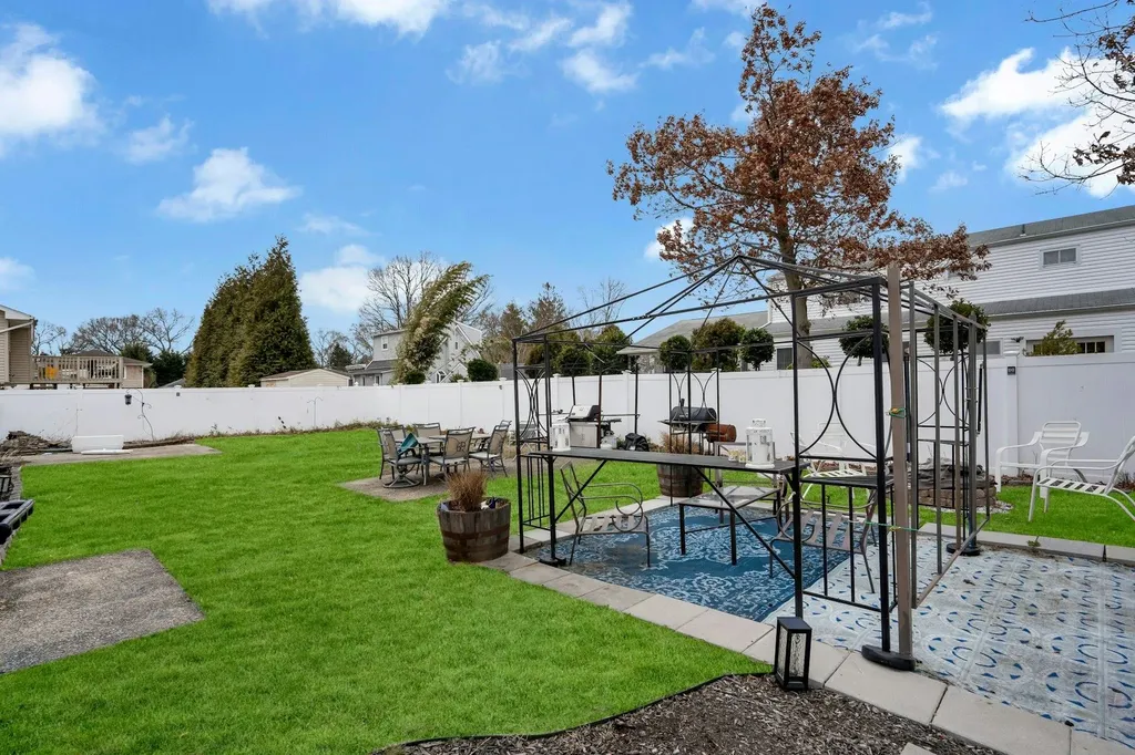 92 S Evergreen Drive Selden NY 11784